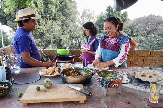 Traditional Oaxaqueña Cooking with Grandma's Recipes - Mezcal and the shared table: what the ending feels like