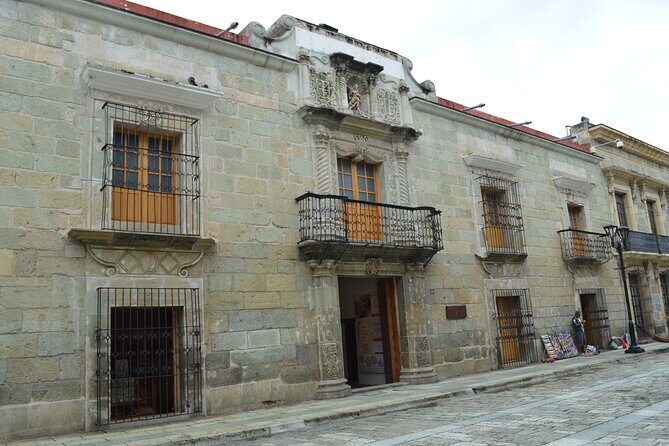 Walking tour and Museums Oaxaca - Oaxaca Regional Museum inside the former Santo Domingo convent